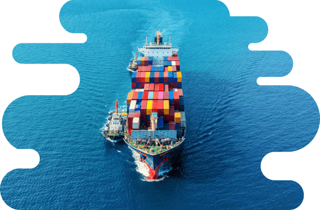 Déménageur transportant un carton avec précaution